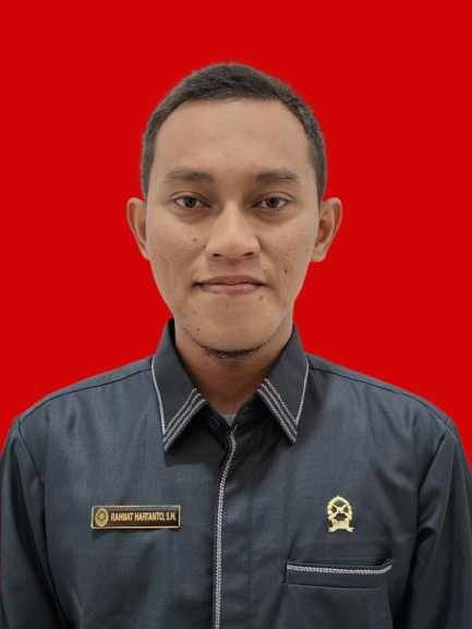 Rahmat Lt. Merah Baju Hakim